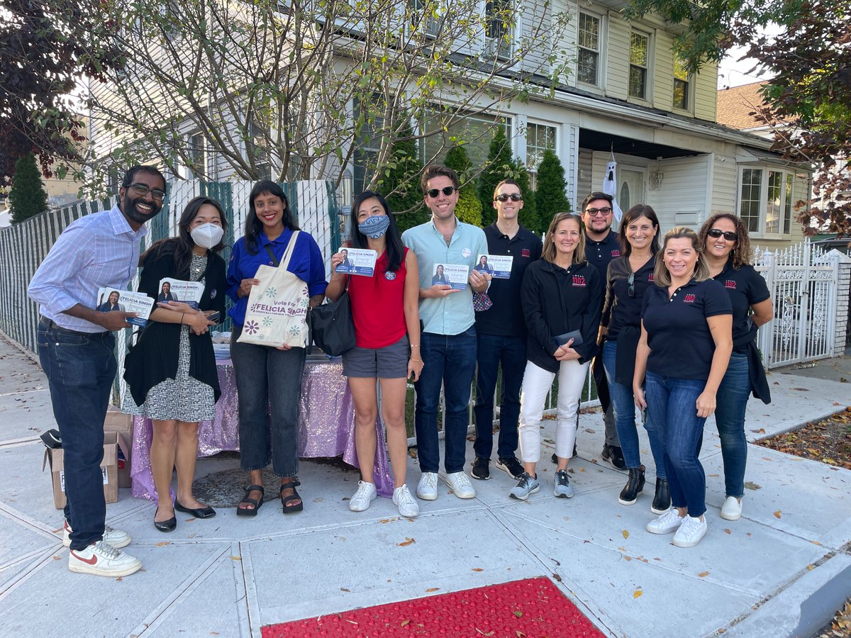 FeliciaSinghNYC's tweet photo. 🌻Big thank you to @RWDSU members for knocking doors with us yesterday! Shout out to my fellow Democratic nominees for City Council @juliewon2021, @LindaLeeforNYC, @SandraForNY1 and @voteshekar for helping us #FlipThisDistrict! 
Come knock doors with us! https://t.co/YQ0BpzVAu4 https://t.co/yrB2jfM98Y