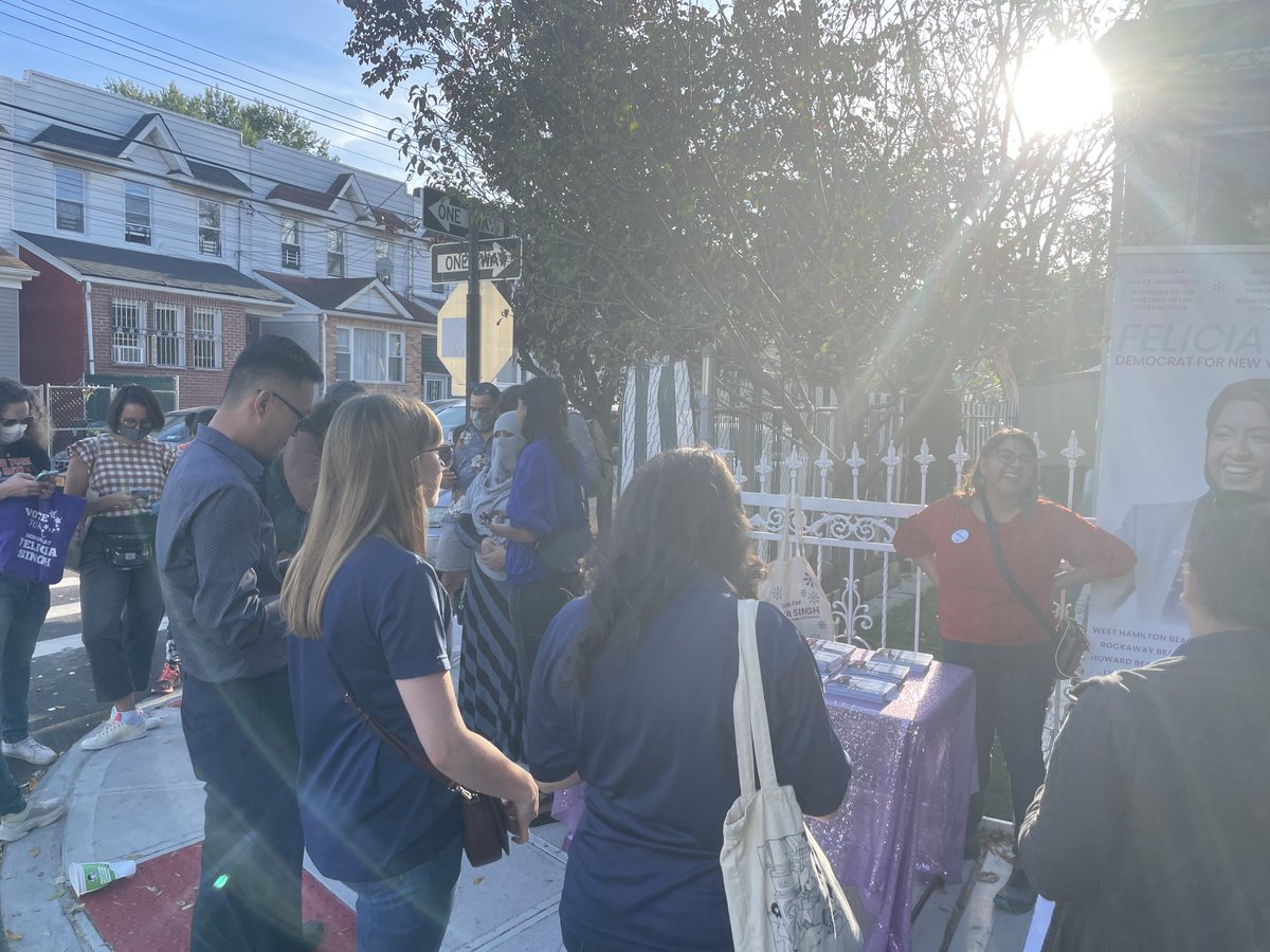 FeliciaSinghNYC's tweet photo. 🌻Big thank you to @RWDSU members for knocking doors with us yesterday! Shout out to my fellow Democratic nominees for City Council @juliewon2021, @LindaLeeforNYC, @SandraForNY1 and @voteshekar for helping us #FlipThisDistrict! 
Come knock doors with us! https://t.co/YQ0BpzVAu4 https://t.co/yrB2jfM98Y