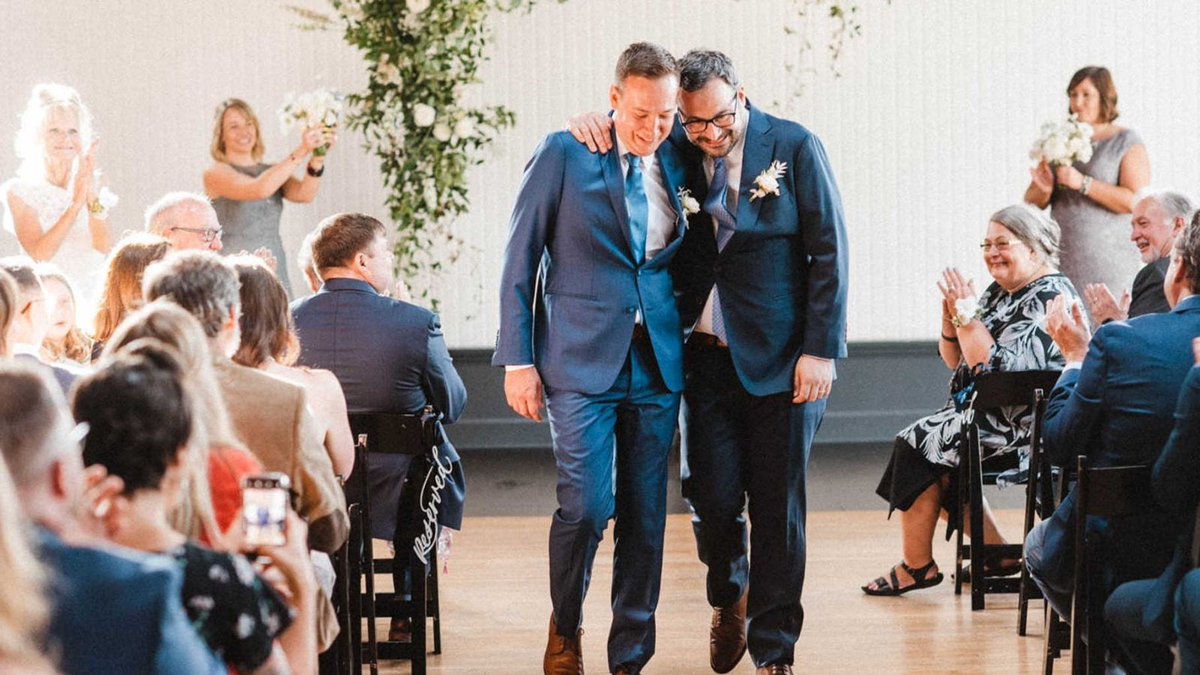 WeddingWell's tweet photo. 🥰 That "we did it" moment 🥰

We just love the pure love, happiness and companionship in this photo from the amazing Mark Stinchon! 📸

Make your "we did it" moment memorable with Mark, an incredible Lancashire-based wedding photographer 👉 https://t.co/QQFGPgdt4d https://t.co/UJcVz6KEM7