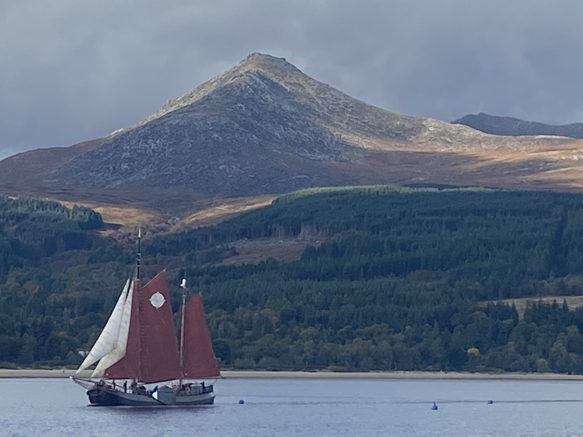 Who saw Volharding out today? Any decent photos? We’d love to see them! 
#isleofarran #sailscotland #sailing #crofterscruise