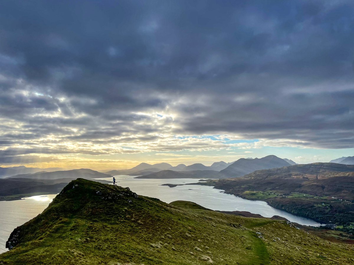 GetActiveRunnin's tweet photo. Sometimes you have to run up smaller hills to get the views of the bigger mountains!⁣
⁣
Who am I kidding I just had other commitments today otherwise I would have been up the Cuillin’s today!!
⁣
#TimeToPlay #SalomonRunning #SuuntoRun  #TekoSocks #ActiveRoot #DiscoverGinger https://t.co/O6o0gTloZ1