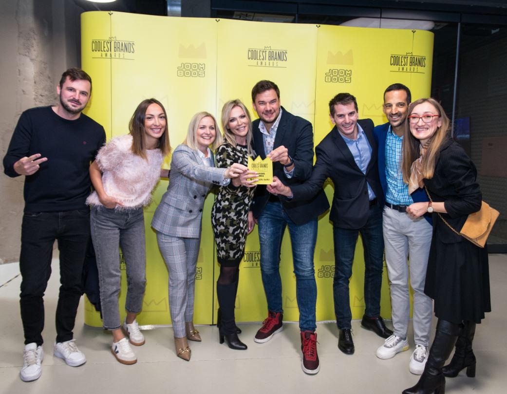 zabaINFO's tweet photo. #Awards: #GeneracijaZ proglasila je Zabu najcool bankom! 🏆👏Dodijeljeno nam je priznanje #CoolestBrandsAwards by #JoomBoos i @24sata_HR nakon što su mladi od 13 do 21 godina odabrali #Zaba kao najcool brend u kategoriji Banka.
➡️https://t.co/9BbopPfbrs
📸JoomBoos https://t.co/bHTnUFIW7O