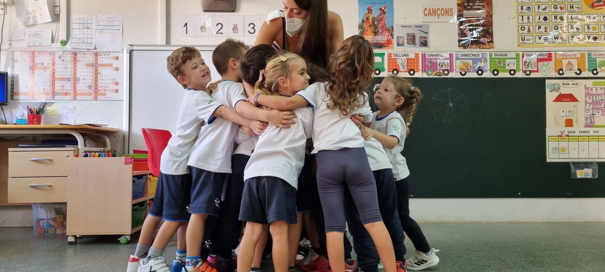 MdcSilvia's tweet photo. ¡GRÀCIES!
Tutankamons, mai podré agrair tots els moments, experiències, descobertes i aprenentatges que hem viscut aquests dies. Sigueu molt feliços i cuideu molt a la @IsaBedosMDCPrat que us troba molt a faltar. 
Fins aviat petits, sou família🤎
Pd:vídeo super🔝😍
@escolamdcprat https://t.co/jHmEpWl6ZB
