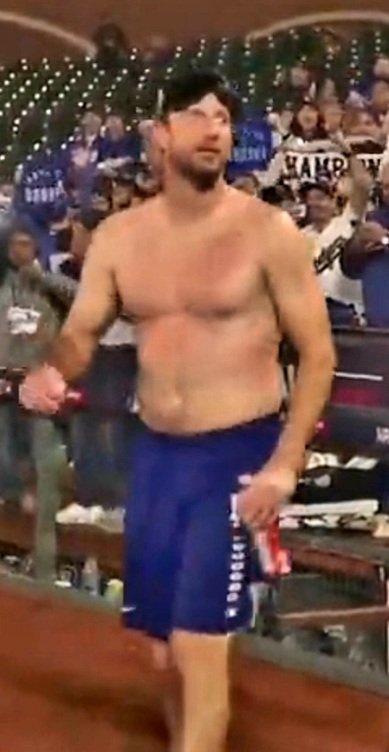 now it's a party..#max #Dodgers