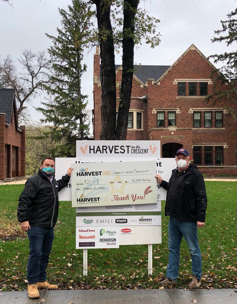 We are thrilled with the success of Harvest on the Crescent. 🙂

📷: <a href="/RickRutherford1/">Rick Rutherford</a> presents a $21,119 cheque to <a href="/harvestmanitoba/">Harvest Manitoba</a> CEO / EMILI board director <a href="/vincebarletta/">Vince Barletta</a> earlier this morning.

#CDNAg #Manitoba