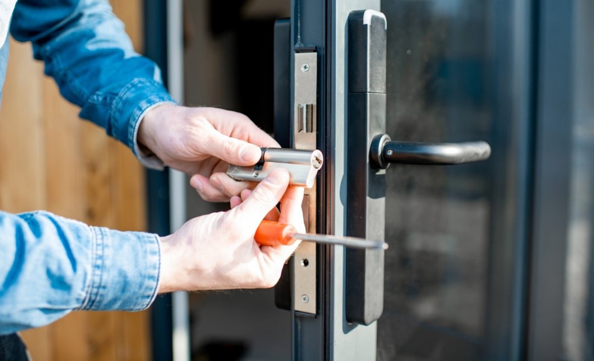 LockedInNOut1's tweet photo. A lock change is more affordable than a complete door lock replacement. Why remove a door lock completely when it is not damaged?
https://t.co/020U2HV01V
#lockchange #lockreplacement #lockreplacementservices #lock #locksmithservice #locksmith🔐 #locksmithing #locksmithlife https://t.co/8PArrPSPW3