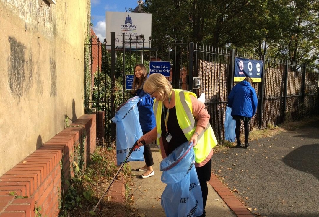 MissHRukhsar's tweet photo. Conway Primary School staff have been working super hard keeping Sparkbrook clean and litter free! #cleanbrum #litter #Sparkbrook
@BhamCityCouncil
@Conway_Primary @EcoSchools @a_begum_conway https://t.co/xs0bLXiDDu