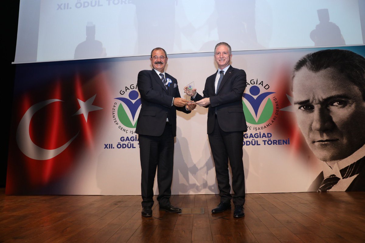 🥇 GAGİAD XII. ÖDÜL TÖRENİ

GAGİAD Başarı Ödülü Dalında Ödül Sahibi
Gaziantep Valisi Davut Gül
#GagiadÖdülTöreni