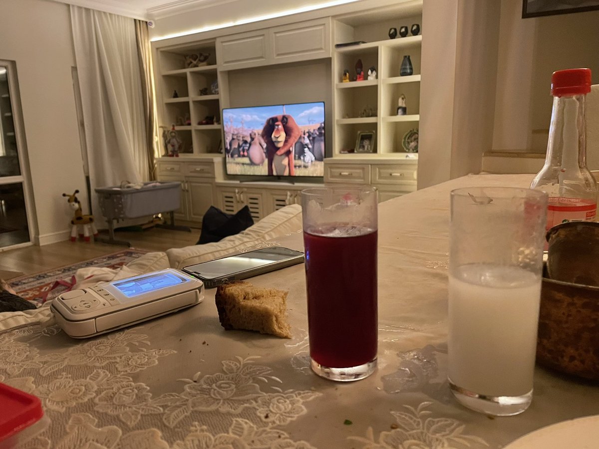 Madagaskar ve rakı keyfi, çılgın cuma gecesi..