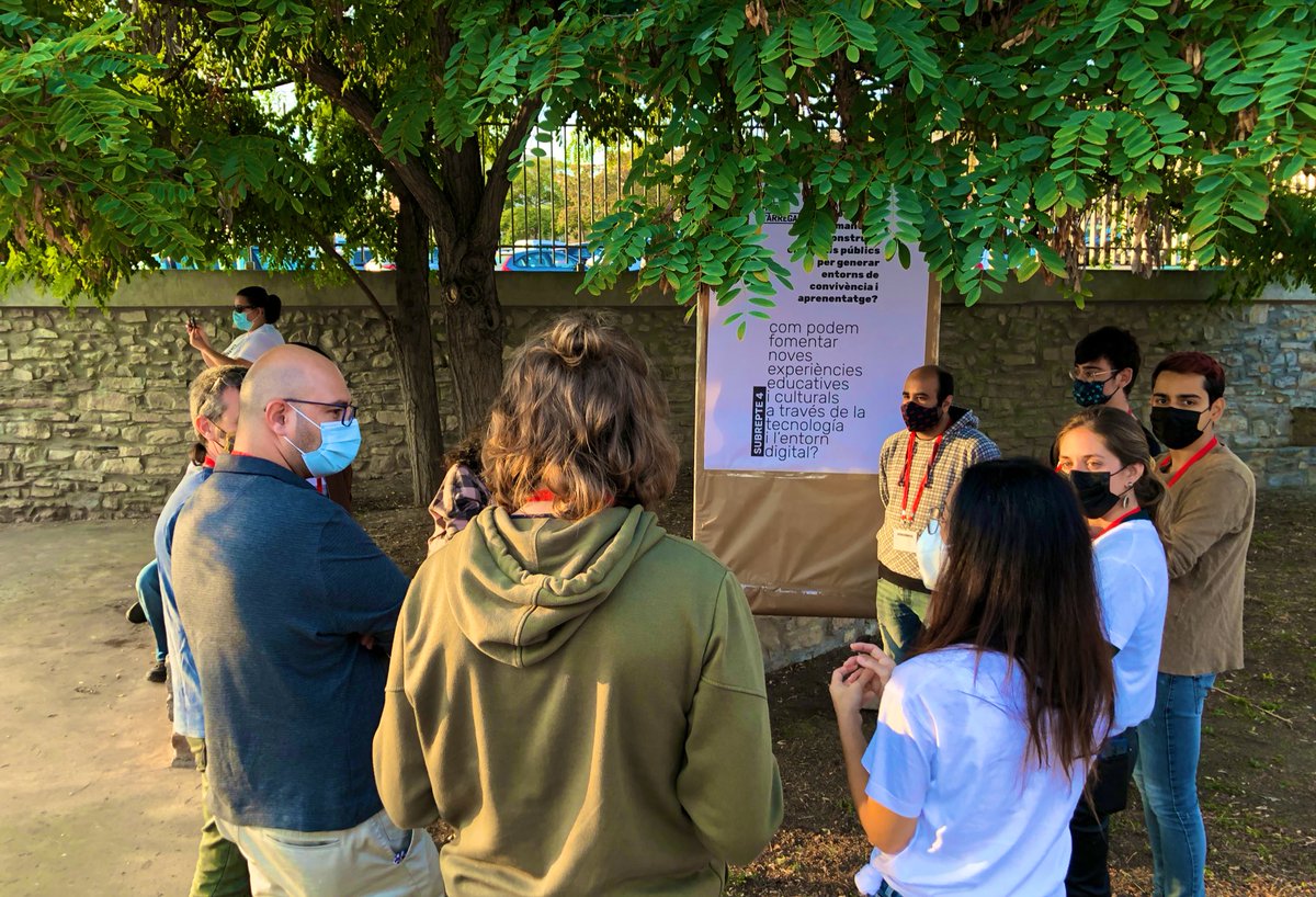 equitatorg's tweet photo. ⚡️La creació dels equips és un moment clau! Important:
1️⃣ Compartir passions i propòsit. 
2️⃣ Afegir experteses i habilitats diverses.
3️⃣ Sentir que pots aprendre dels altres. 
4️⃣ Celebrar la diversitat radical d’edats, cultures i perfils!

#EDhack #EDhackTàrrega #hackató https://t.co/WaElUf81ih