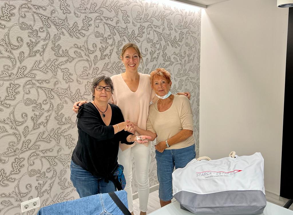 StarckEstates's tweet image. Herzlich Willkommen heißen wir unsere spanische 🇪🇸 Käuferin in ihrem neuen Eigenheim in Benidoleig 🍾🥂🥳
Auf viele schöne Momente im neuen Zuhause! 🤩
Auch ein großes Dankeschön an unsere Verkäuferin für das entgegengebrachte Vertrauen. 🤝😍☀️

👉starck-estates.com/.../wohnung.../