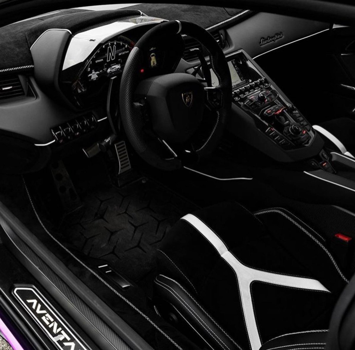 DailyLamboTM's tweet image. Speechless..