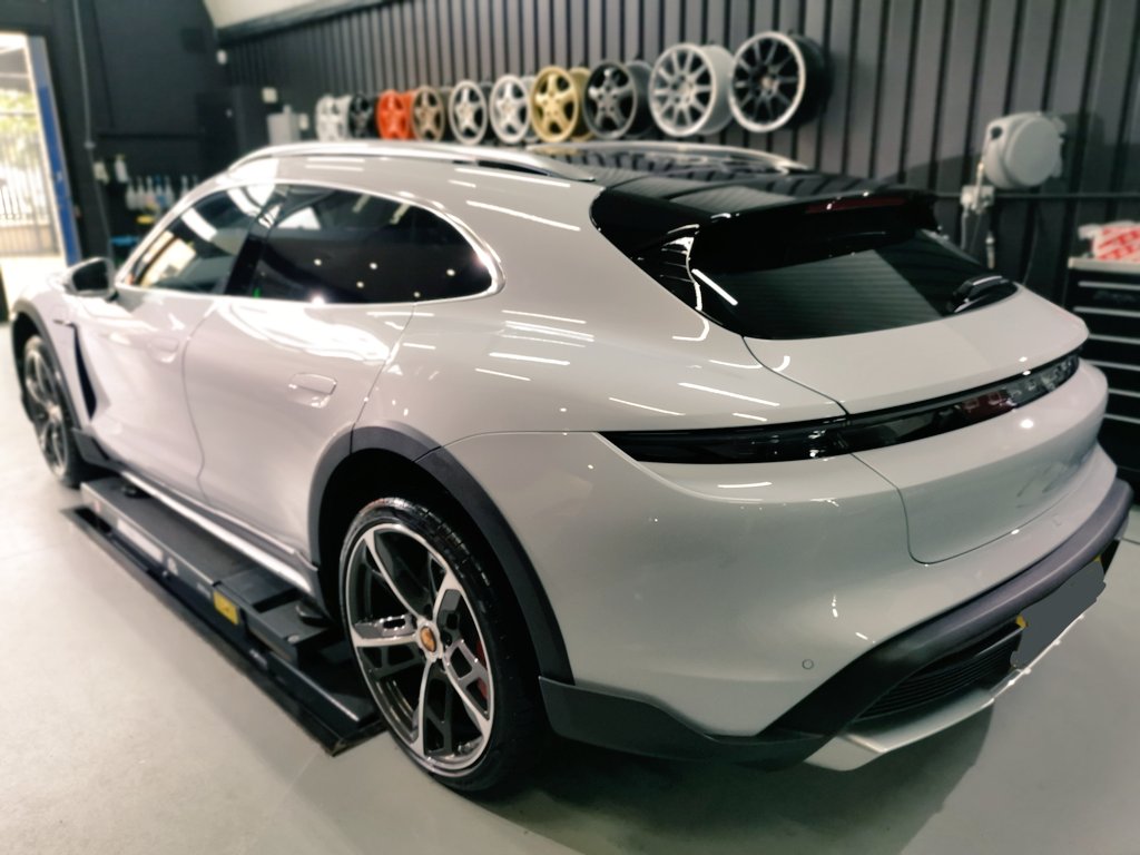 tryevs's tweet image. Love Porsche Taycan Cross Turismo. #Porschetaycan #ev #ElectricVehicles
