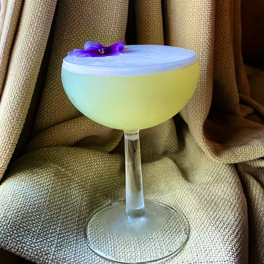 Gelato lemon 💛 🍋 

#gelatolemon #cocktails #cocktailbar #mixologyguide #mixologist #dunlaoghaire #mixologyguide #mixologist #lovedunlaoghaire #monkstown #mckennaspub #weekenddrinks