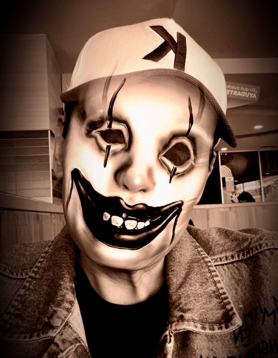 JorgeCarbajalOf's tweet photo. #FelizViernesATodos 
#PoderosoWow 
#ViernesDeTerror 👻 
#MeQuedeEnShock 
#ConSalsa 😀😀😀 https://t.co/1ALvkVPndk