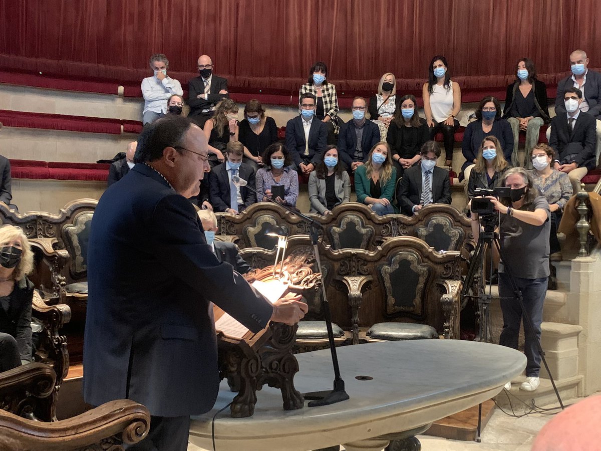 SCatCir's tweet photo. Fantàstica nit ahir a la RAMC amb el lliurament dels premis Virgili i Gimbernat 2020 (Prof. Eduardo García Granero i Prof. John Reynolds) i 2021 (Prof. Joan Fabregat i Prof. Rene Adam) @aecirujanos @AECP_FAECP @sbiondo60 @rosa_jorba @andreacamposMD @ColleraPablo @MartaCliment105 https://t.co/pwKzyeQRhP