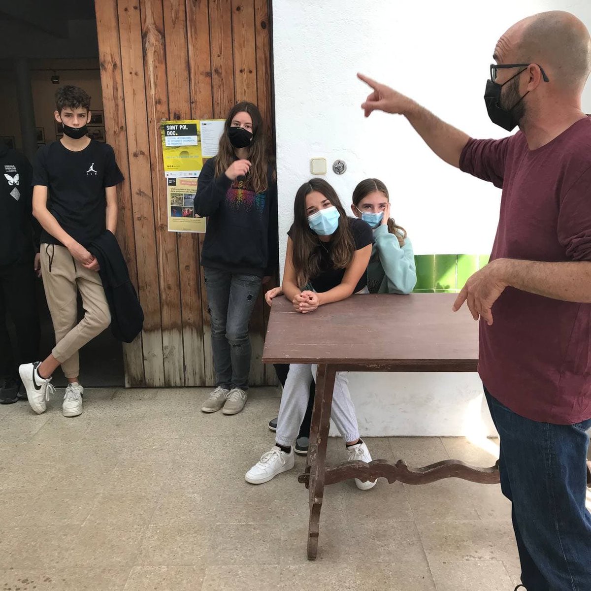 Aquest matí, els alumnes de #3ESO han visitat en el Museu de Sant Pol l'exposició que forma part del Festival Internacional de Fotografia Documental de Proximitat <a href="/santpoldoc/">santpoldoc</a> 
Ha estat una visita molt interessant!