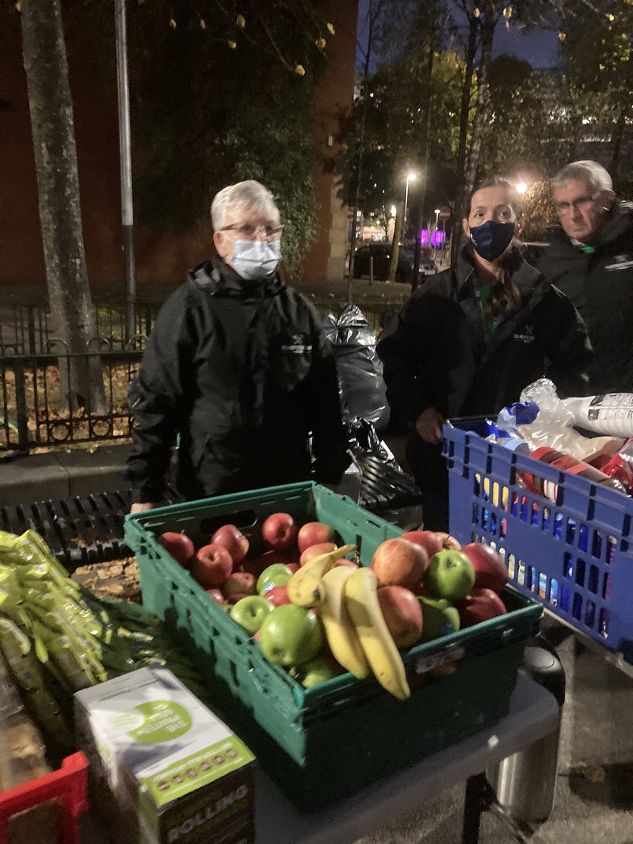 pk_belfast's tweet photo. Very busy night for the team at Writers Square with numbers continuing to increase each week.  Lots of hot food, sandwiches, fruit and party packs distributed.  Volunteers are amazing 👏 👏 https://t.co/RiricAOZNe