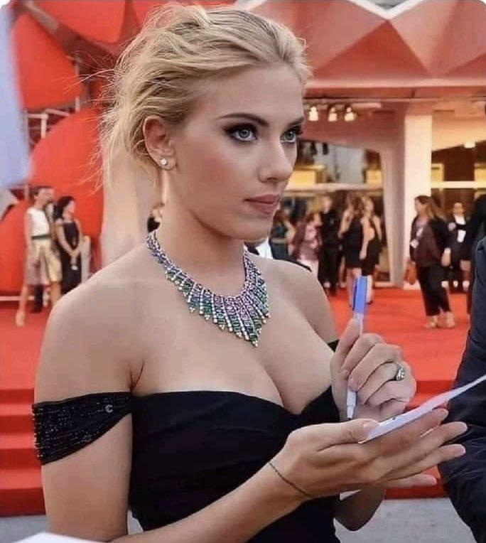 Cuando le dices a tu clienta que la contraseña es necesaria para llevar a cabo la reparación de su celular.
- Las clientas:

#DeCostaACosta #PuertoVallarta #AppleRepair #CellPhoneRepair