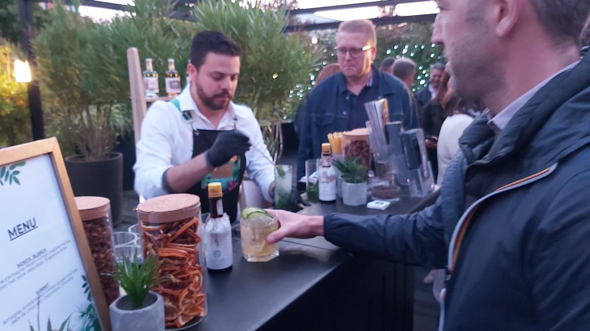 ArmagnacNews's tweet photo. Quand la Maison #Fontan séduit les #bartender avec ses #armagnac à #Rennes. 
#spirit #cocktails #mixology #bar #restaurant #caviste #gers #landes #lotetgaronne #occitanie #bretagne #whisky #cognac #rhum #gin #calvados #gascogne #eaudevie #cigar https://t.co/jk7MlsjSyg
