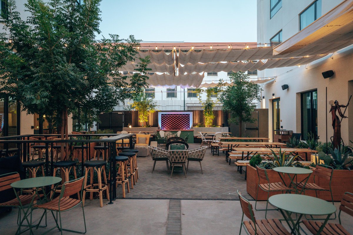 ElCapitanMerced's tweet image. The Courtyard is ready to host you. Whether you’re looking for bites and drinks (or both) stop by and start your weekend with us!

📷SmilkosLens