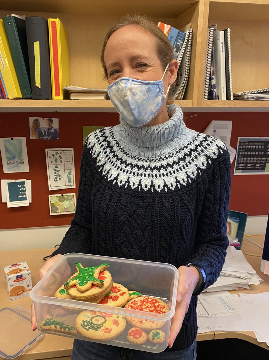 We’re celebrating Andrea in lab today with some frog-themed cookies- <a href="/UWBiochemistry/">UW Biochemistry</a> department voted in favor of tenure! 🐸🎉 #xenopus #regenGreat