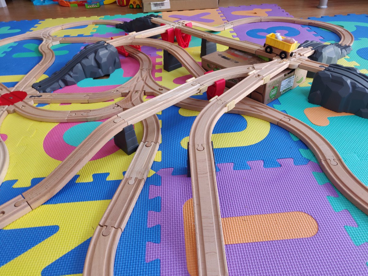 Toy Train Tracks tweet media
