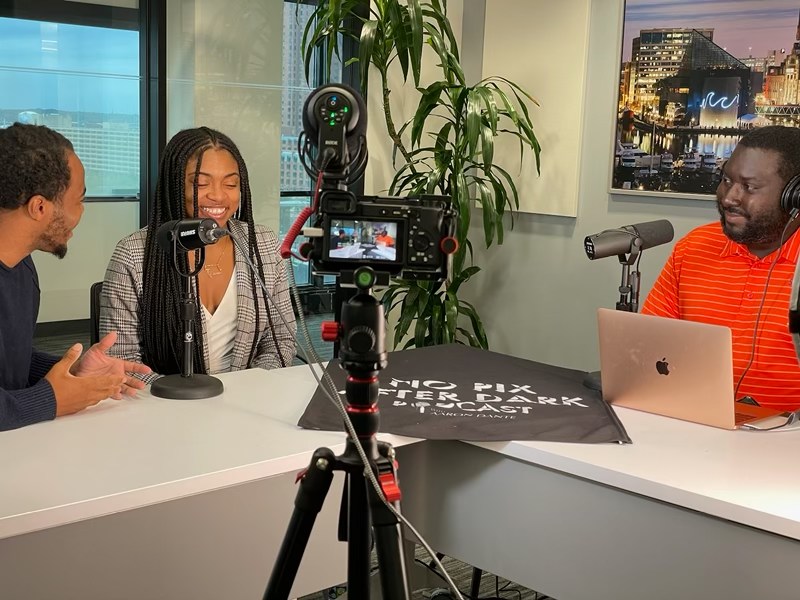 BaltimoreMD's tweet photo. Man behind the mic 🎙️ Aaron Dante of the @NoPixAfterDark Podcast stopped by our office this week to sit down with VB’s Diversity Apprentices, Tymarra Sherrill and Anthony Richmond, to discuss their experience with Visit Baltimore. Full podcast coming soon! #VisitBmoreBTS https://t.co/bghDPy615N