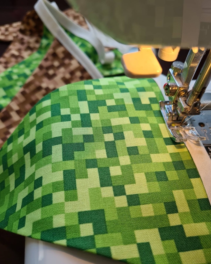 MadeAt42's tweet photo. Pixel blocks bunting for a special gamer 😍
#bunting #sewing #sewsewsew #pixel #pixelart #gamer #gaming #gamerlife #madeat42 #blocks #minecraft #handmade #fridayfeeling #fabricbunting #fabricstash #fabricaddict #sewingtable #sewingmachine #preparation… https://t.co/pmveLraQhN https://t.co/P5MlNPIgNO