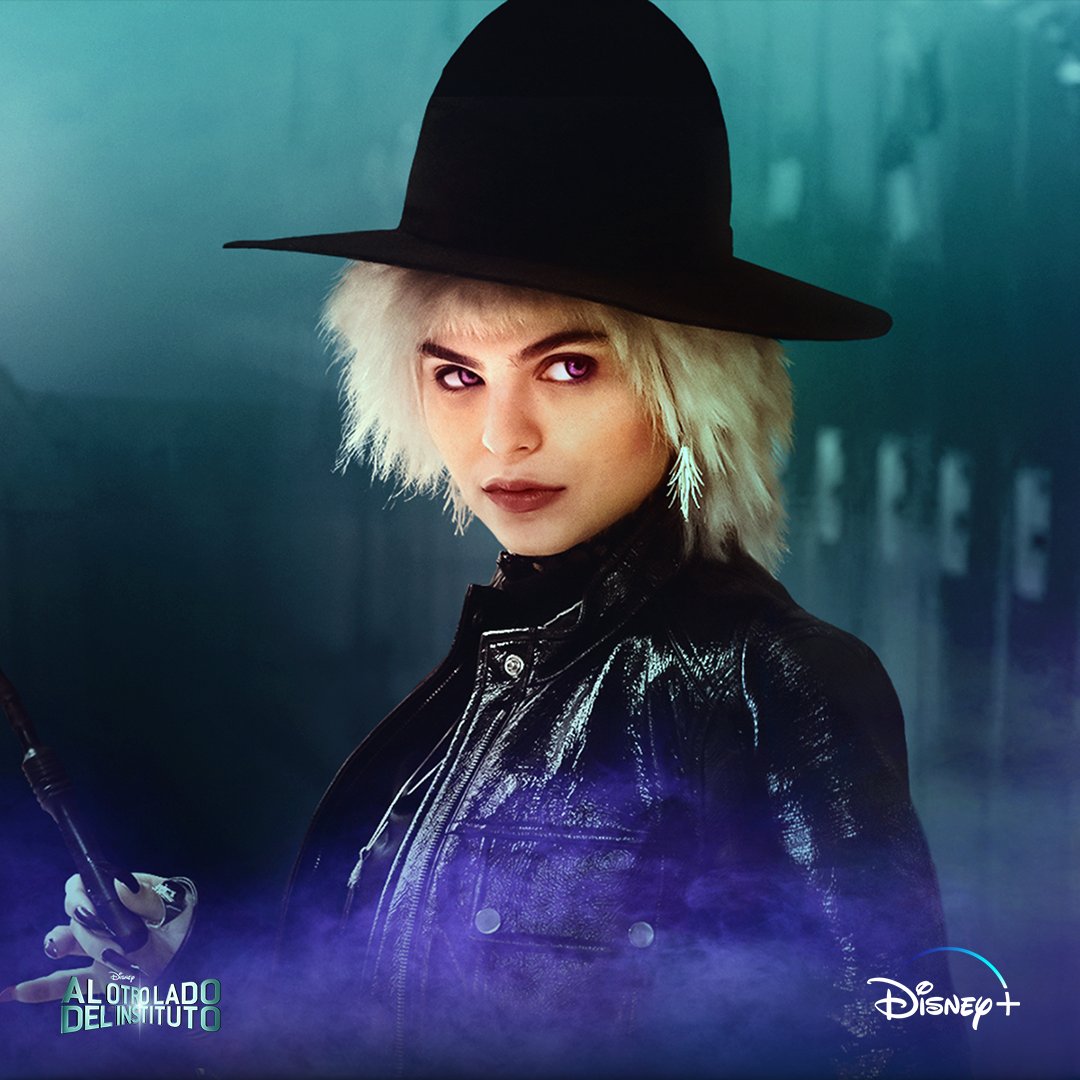 DisneyPlusES's tweet photo. ¡Que comiencen los sustos! 👻🧙♀️👾👽 #AlOtroLadoDelInstituto, una serie inspirada en las míticas historias de R.L. Stine, ya disponible solo en #DisneyPlus #DisneyPlusHallowstream https://t.co/Xav2bqMEJR