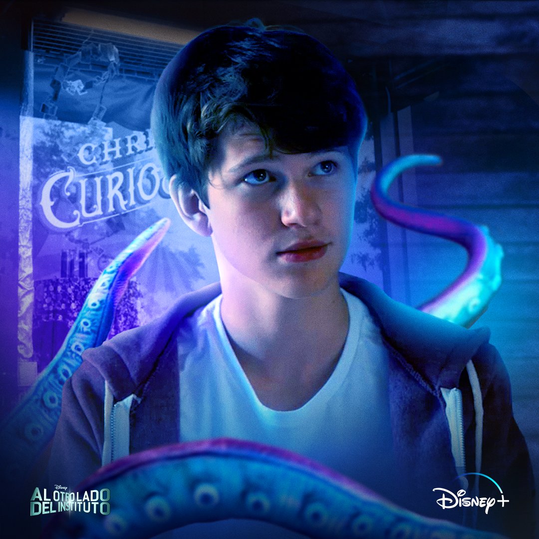 DisneyPlusES's tweet photo. ¡Que comiencen los sustos! 👻🧙♀️👾👽 #AlOtroLadoDelInstituto, una serie inspirada en las míticas historias de R.L. Stine, ya disponible solo en #DisneyPlus #DisneyPlusHallowstream https://t.co/Xav2bqMEJR