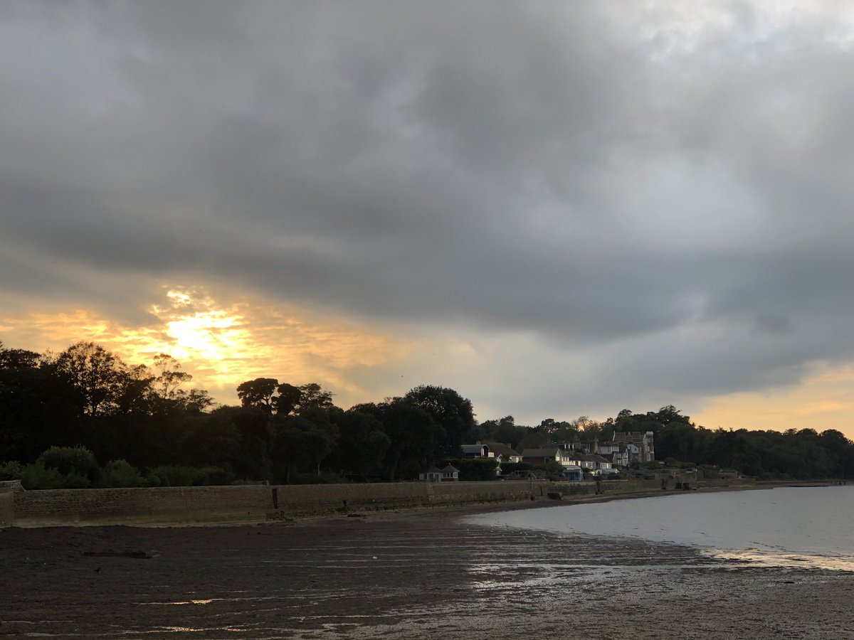 SiriusStar1963's tweet photo. Friday wander. #Ryde #PlayerBeach #Solent #PureIslandHappiness #IOW #home 🧡 https://t.co/QJH0WCKITs