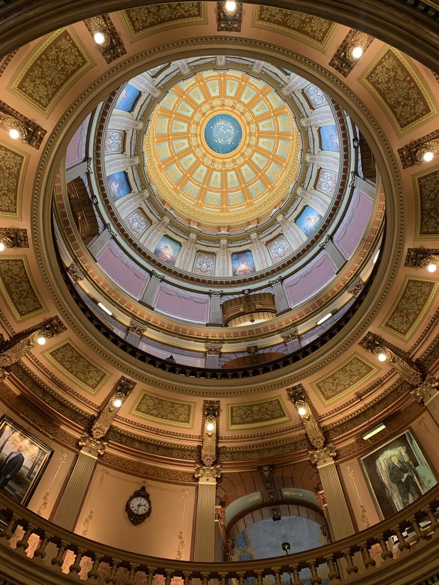 ky_zawacki's tweet photo. First week in Lansing had views that couldn’t be beat 🏛✋🏼 @ Michigan State Capitol https://t.co/H4mdKw6Wgr… https://t.co/yMMKpyDgqW
