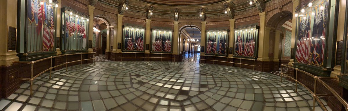 ky_zawacki's tweet photo. First week in Lansing had views that couldn’t be beat 🏛✋🏼 @ Michigan State Capitol https://t.co/H4mdKw6Wgr… https://t.co/yMMKpyDgqW