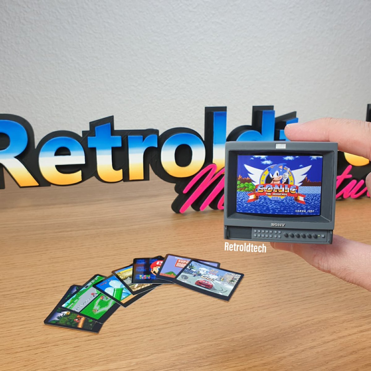 Retroldtech's tweet image. ⚠️NEW⚠️ 1/6 Scale Sony PVM 14M2U with interchangeable screen ❤💚💙😍
#sonypvm #pvm #pvmmonitor #14m2u #CRT #crttv #miniature #3dprinted #miniaturist #miniatureart #tv #sonytv #scalemodel #sony #retrogaming #retrocollectiveeurope #retrocollectiveusa #retrocollective #crtgaming