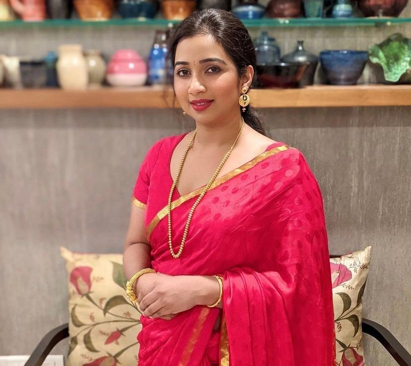 KeralaSgfc's tweet photo. Thank you @shreyaghoshal di for blessing us on this occasion with this extra divine pic ❤️💥

#Dussehra https://t.co/gwMvbDXEFO