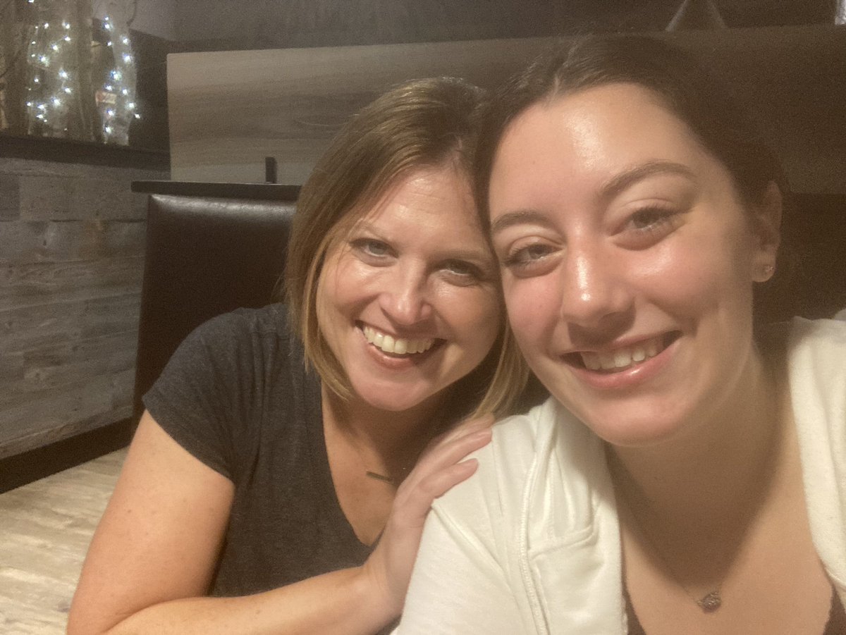teachermama25's tweet photo. #happiness is taking my beautiful niece @rmhabedank, home from OSU on fall break, out to lunch. https://t.co/SchoBUnONC