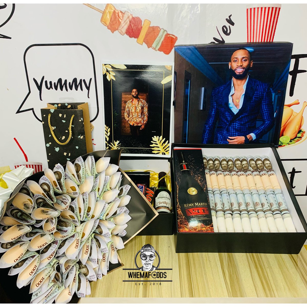 MadoraSejakgomo's tweet photo. #I go about spreading happiness and money to housemates, your fans are the real deal, don’t let anyone tell otherwise, 4 shades of #1000 note in a box, yea I did that 🙌🏽Botswana Emirates stand up!!! ⚜️⚜️#Emmanueloncesaid https://t.co/3NwMpyVRTS