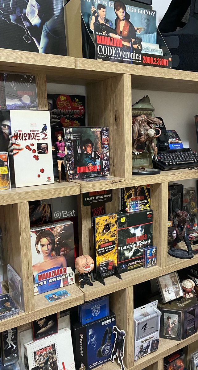 Bat's tweet image. You want S.T.A.R.S.? I&apos;ll give you S.T.A.R.S.! #REBHFun 
#ResidentEvil #バイオハザード