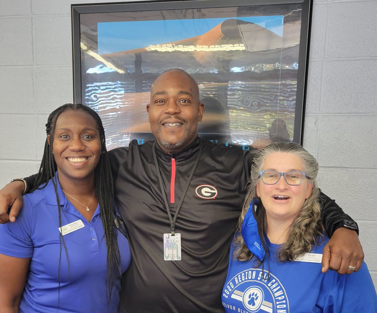DrKatieHawks's tweet photo. Ms. Ellison & Ms. Hicks with Mr. Dugar @for_pinecrest. They went over and spent some time with our students today. #assistantprincipal #leadcounselor #relationshipsmatter #oneteammagic #allstudentsmatter #everystudenteveryday #loveSCschools #staytuned #watchusgrow #proudprincipal https://t.co/zMVdkYCJCj