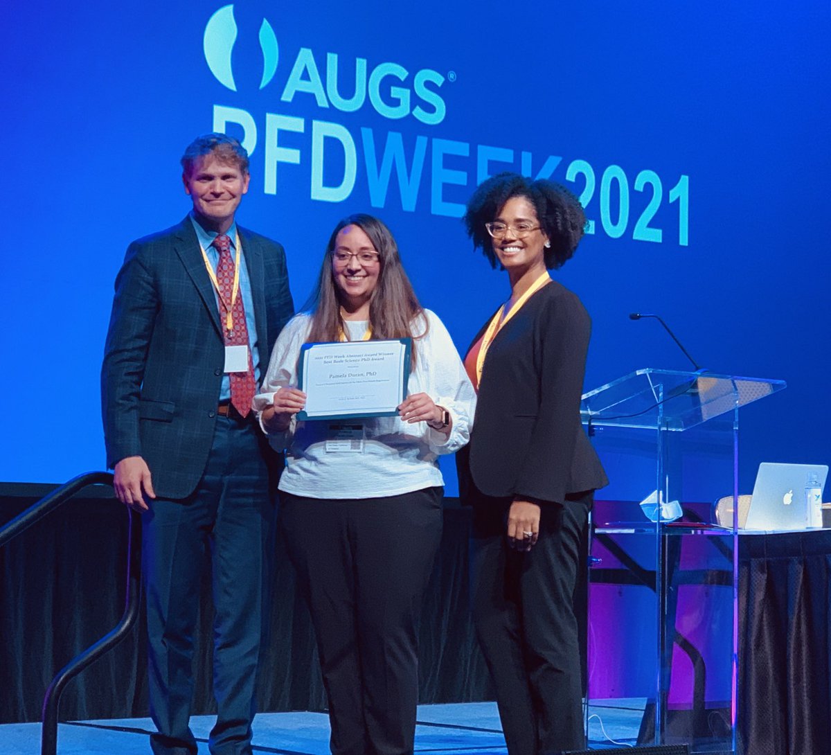 mariannaalperin's tweet photo. Pamela Duran receiving an award from ⁦@FPMRS⁩ for her novel work uncovering mechanisms behind cumulative negative effect of repeated birth injuries on the pelvic skeletal muscles #PFDWeek2021 ⁦@ChristmanLab⁩ ⁦@UCSD_ObGyn⁩ https://t.co/FJvaWVEv49