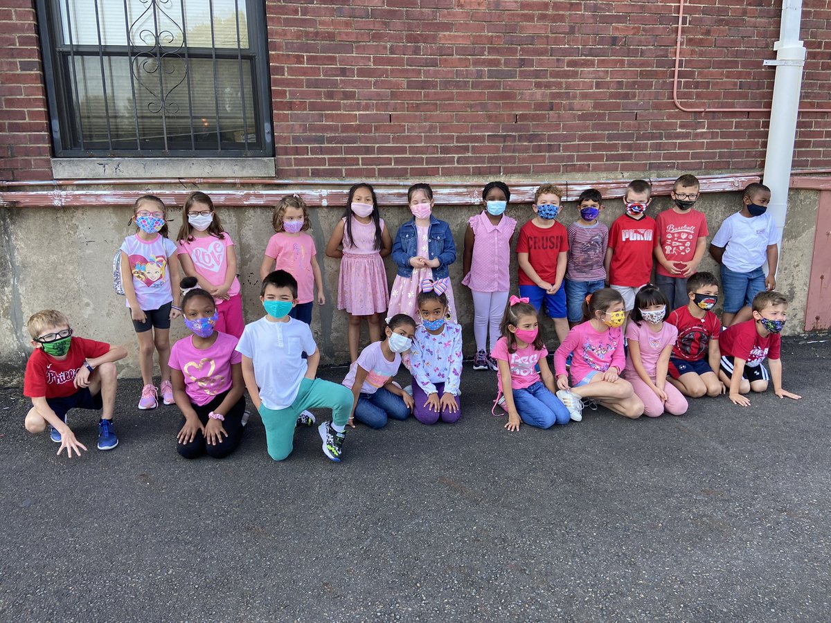 OLSSchool's tweet photo. Happy Friday! What a great day, from pink dress down to playing instruments to praying the rosary. A perfect day💗💙 https://t.co/oJ8tzqPVLz