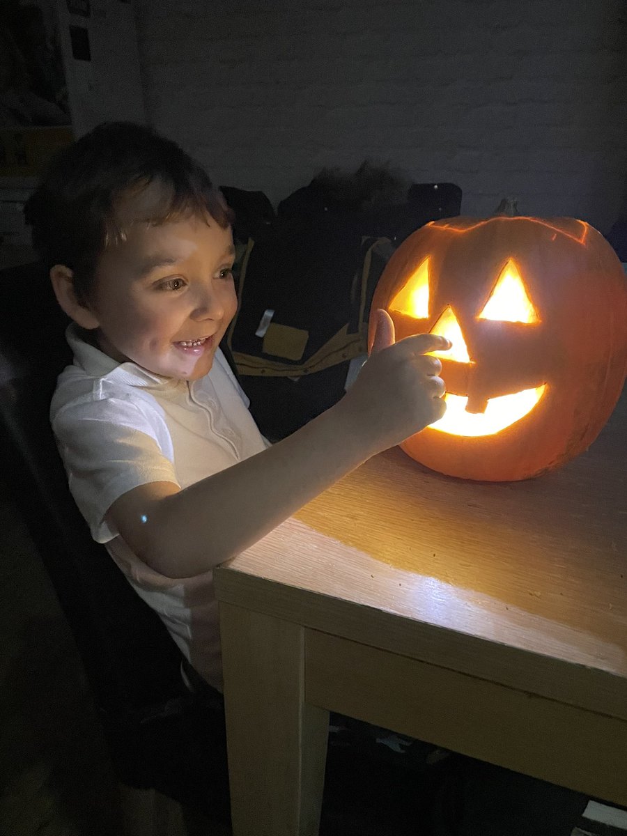 MariaCalton's tweet image. Theo’s very proud of his pumpkin tonight 💙🎃 @churchfieldprim