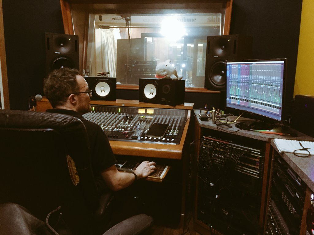ComonPipolMusic's tweet photo. Detrás de escenas de nuestro primer sencillo "I Know".
#recordingstudio #NewMusicFriday #rock #musica #bandasmexicanas #primersencillo #cdmxmusic #studio #BehindTheScenes https://t.co/YkPEKzRUwS
