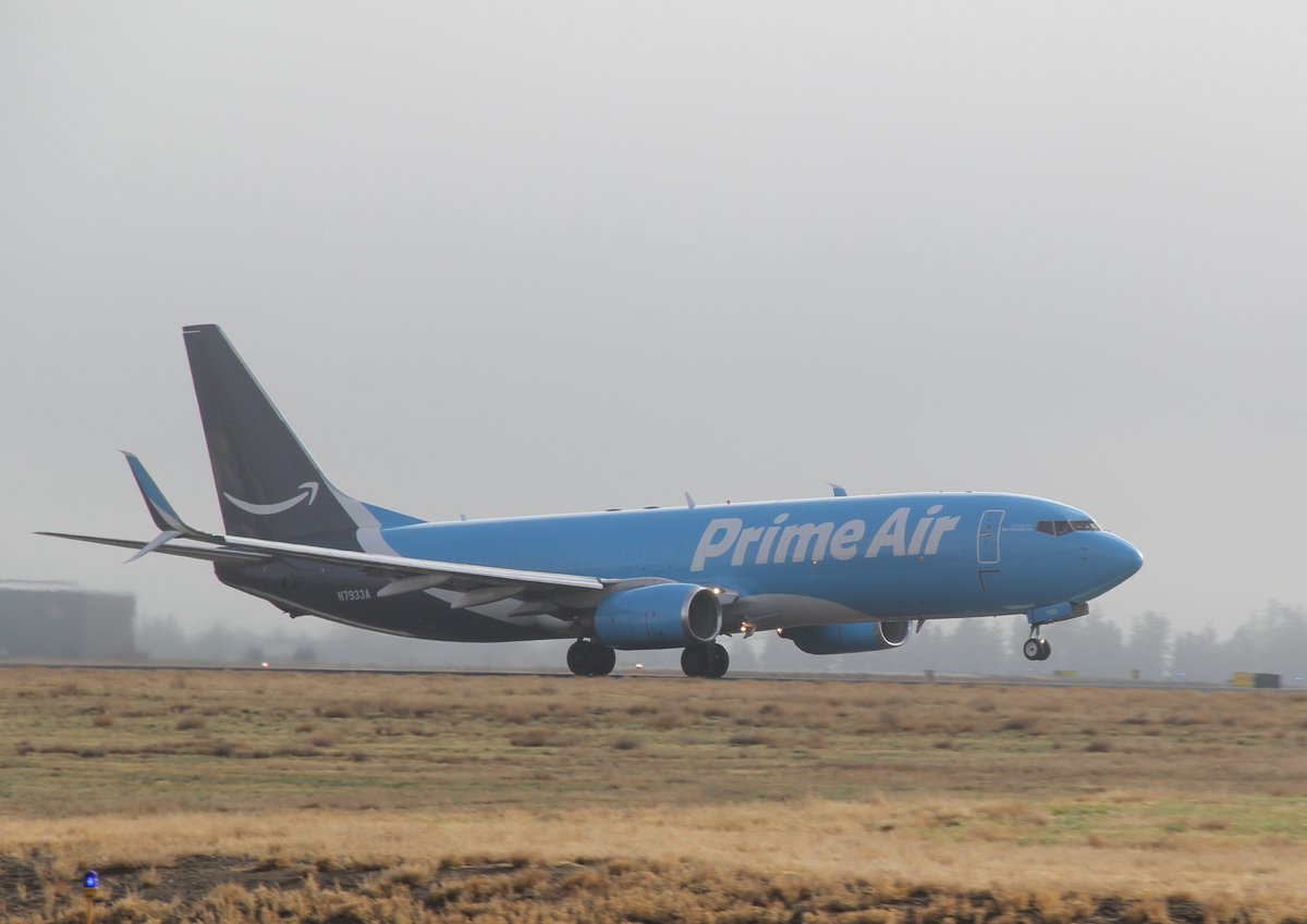 iflyspokane's tweet photo. Welcome to Spokane Amazon Air! The inaugural arrival flight to and departure flight from Amazon Air’s newest gateway took place yesterday. Service will continue daily and enable fast shipping of Amazon packages in and around the Spokane region. #flyamazon #iflyspokane https://t.co/bAed0FacKw