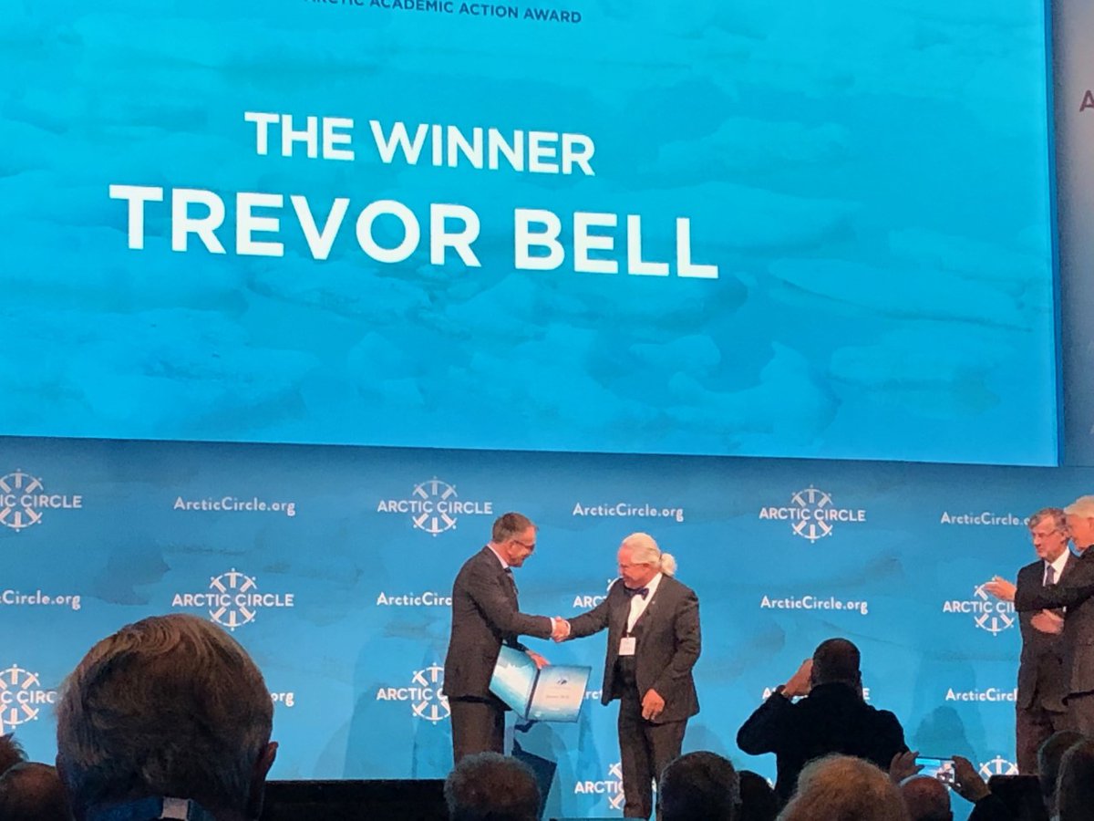 CanadaArctique's tweet photo. 🇨🇦 Trevor Bell 🇨🇦 a reçu le prix d'action académique de l'#Arctique Frederik Paulsen aujourd'hui à l'assemblée du @_Arctic_Circle pour son initiative SmartICE! 
🎉 Félicitations ! 🎉
@tbellnl @HeidiKutz @jmenzies01 @MemorialU https://t.co/nA8WqVmzRk