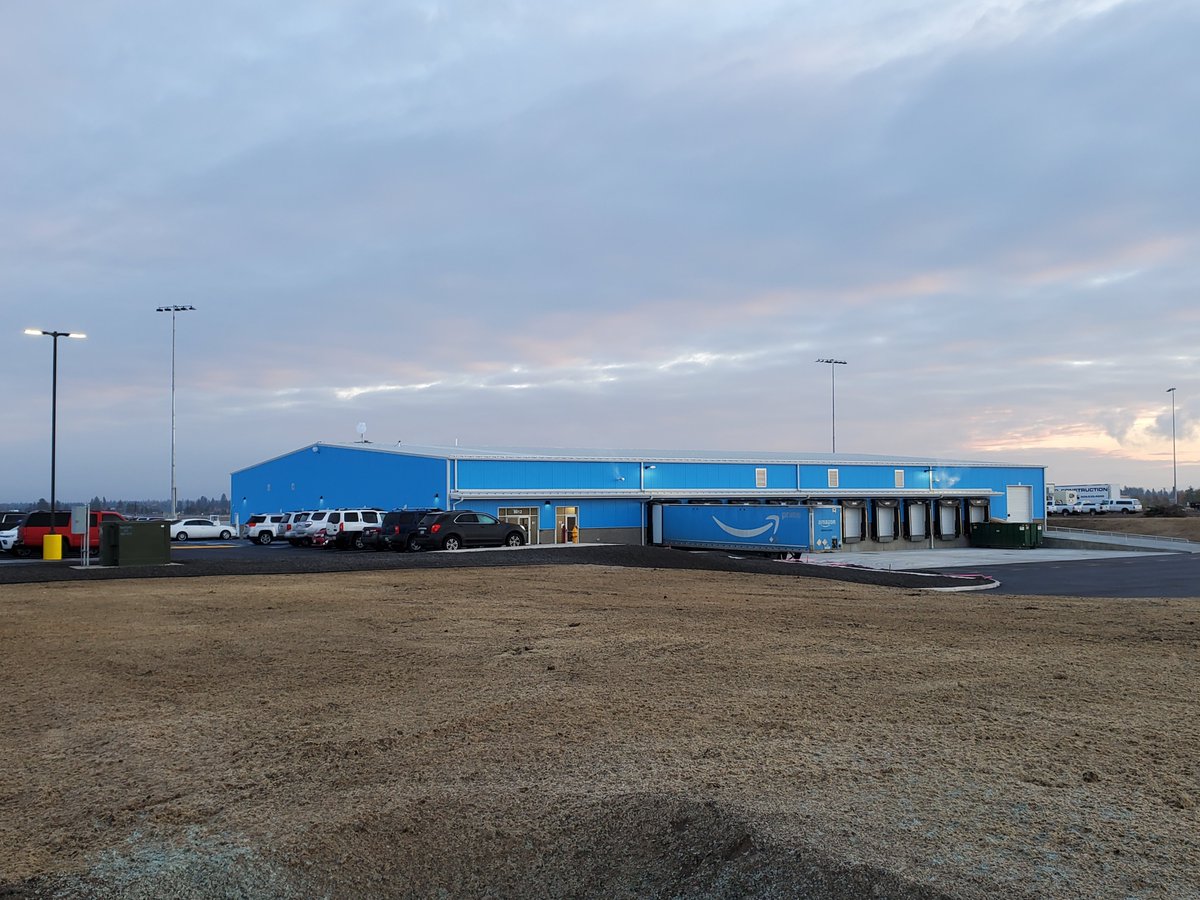 iflyspokane's tweet photo. Welcome to Spokane Amazon Air! The inaugural arrival flight to and departure flight from Amazon Air’s newest gateway took place yesterday. Service will continue daily and enable fast shipping of Amazon packages in and around the Spokane region. #flyamazon #iflyspokane https://t.co/bAed0FacKw