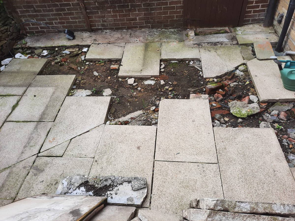 GemmaGarner15's tweet photo. A Yorkshire stone patio with a stone sett border everyone loves abit of Yorkshire stone 😁 @CGSOVBFD #cgslandscapegardeners #Gardens #Yorkshirestone https://t.co/Td4pl3xaxJ