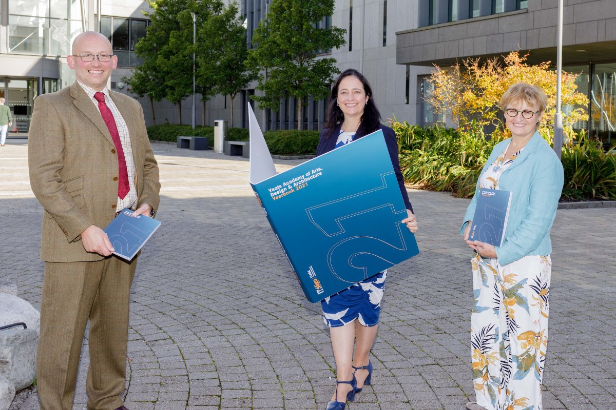 atusligo_ie's tweet photo. Thank you to Minister @cathmartingreen for launching our Creative Showcase Yearbook for #YAADA today. https://t.co/fD6PDzXwIK