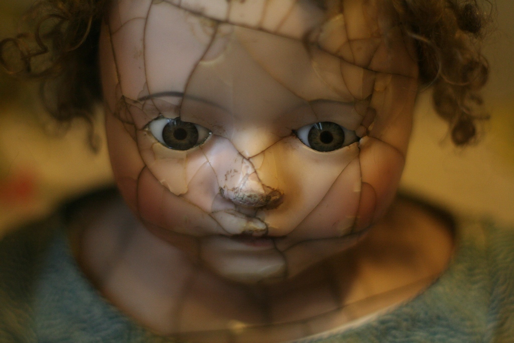 foraforall's tweet photo. Here's another freaky Friday prompt. Tell the story of this photo. Happy—I mean spooky—writing! 😱✍️⚡

#writingprompt #writingprompts #friday #tgif #freakyfriday #thriller #suspense #horror #horrorbooks #thrillernovel #writingcommunity #amwriting #creativewriting https://t.co/zWH9ltVX40